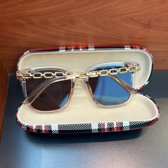 Women Fashion Sunglasses - Picture 2 of 3